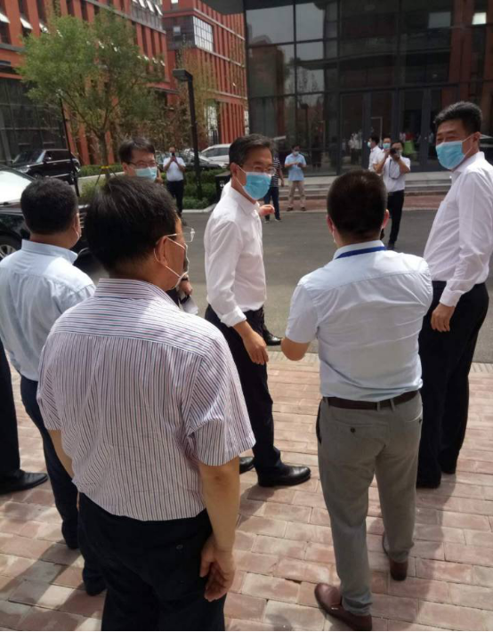 高碑店市委書記侯曉平，市長邱強(qiáng)一行，蒞臨光潤通科研生產(chǎn)基地(圖1)